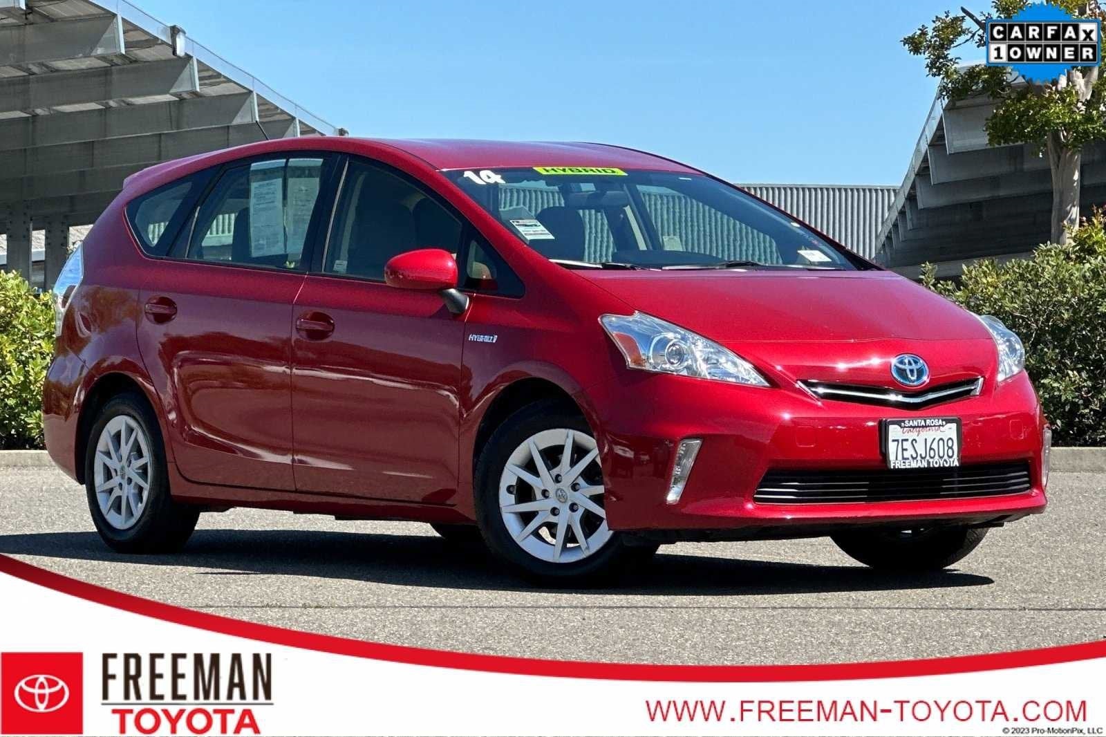 2014 Toyota Prius v 5dr Wgn Two